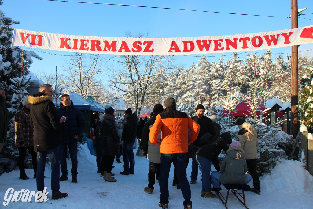 Parafialny kiermasz świąteczny w zimowej oprawie [FOTO]