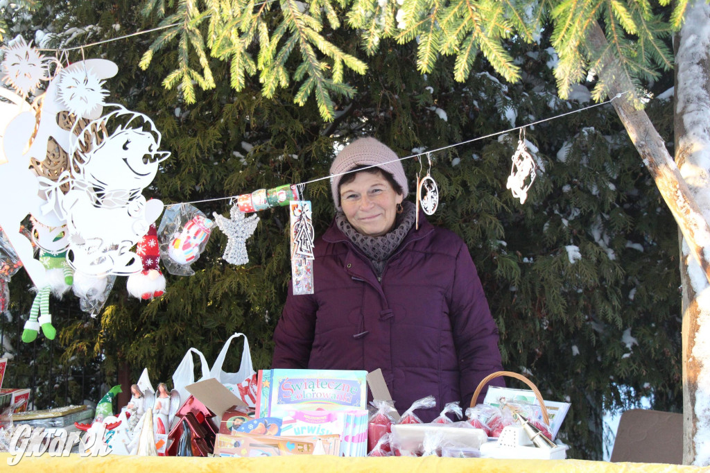 Parafialny kiermasz świąteczny w zimowej oprawie [FOTO]