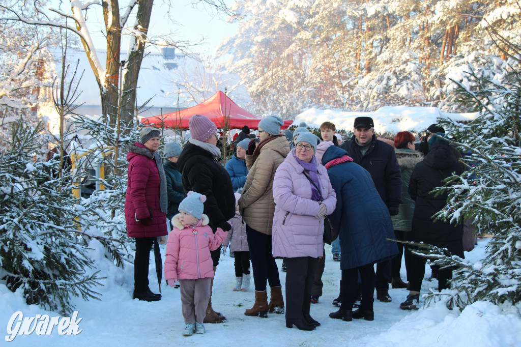 Parafialny kiermasz świąteczny w zimowej oprawie [FOTO]