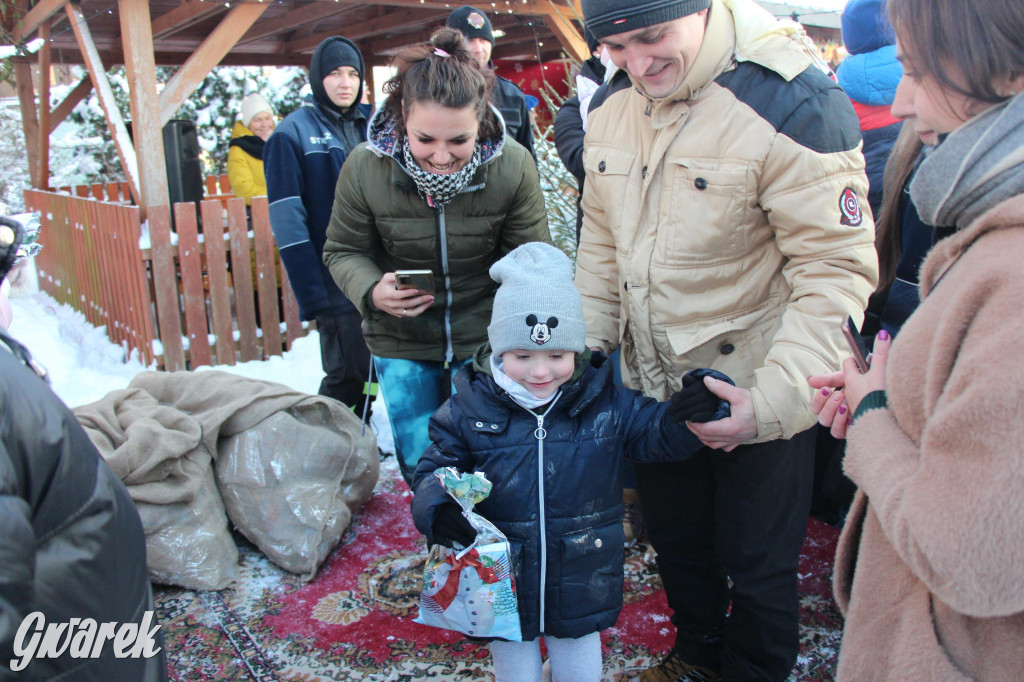 Parafialny kiermasz świąteczny w zimowej oprawie [FOTO]