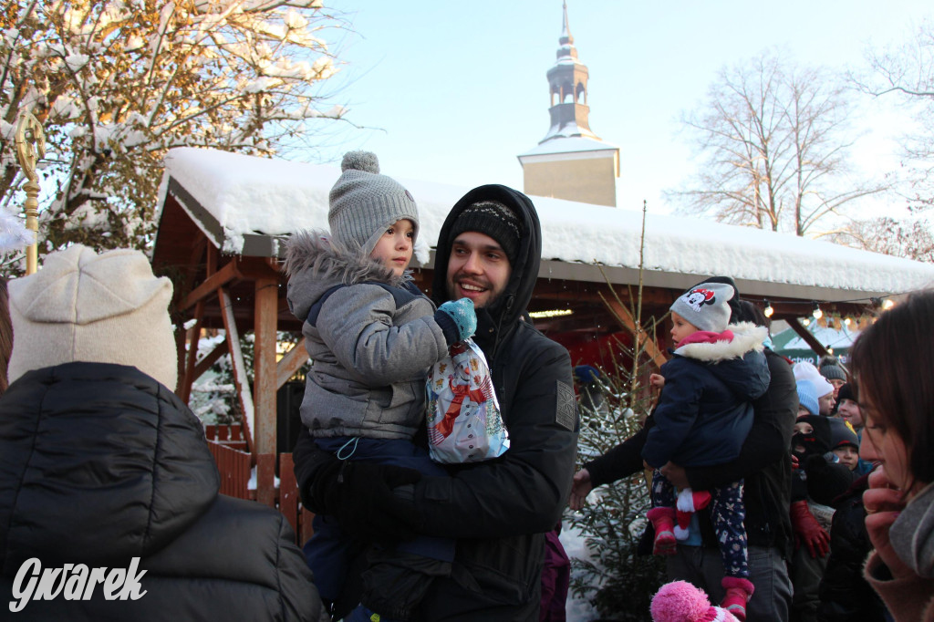 Parafialny kiermasz świąteczny w zimowej oprawie [FOTO]