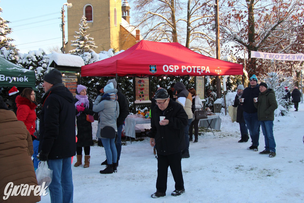 Parafialny kiermasz świąteczny w zimowej oprawie [FOTO]