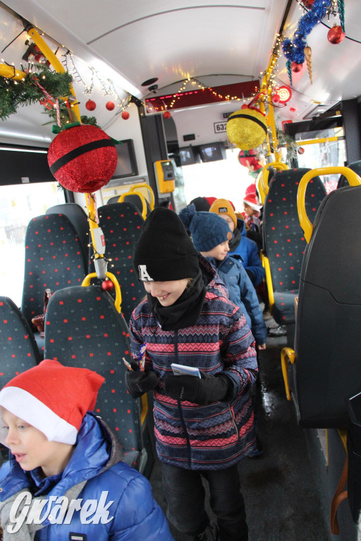 Św. Mikołaj zamienił sanie na autobus [GALERIA]