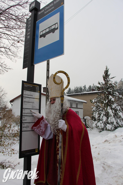 Św. Mikołaj zamienił sanie na autobus [GALERIA]