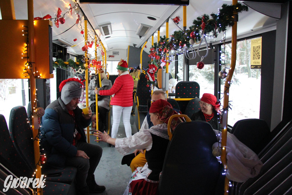 Św. Mikołaj zamienił sanie na autobus [GALERIA]