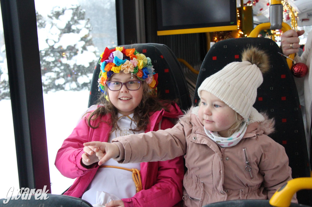 Św. Mikołaj zamienił sanie na autobus [GALERIA]