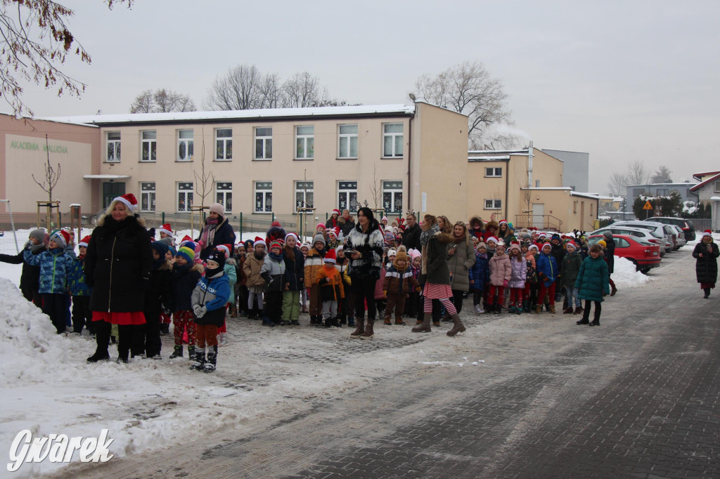 Św. Mikołaj zamienił sanie na autobus [GALERIA]