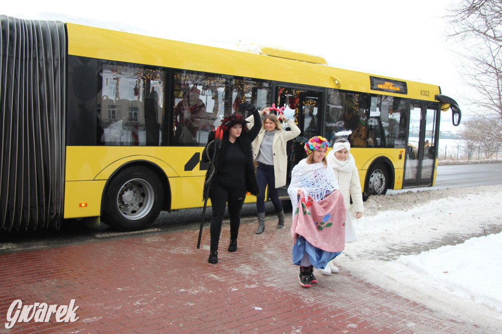 Św. Mikołaj zamienił sanie na autobus [GALERIA]