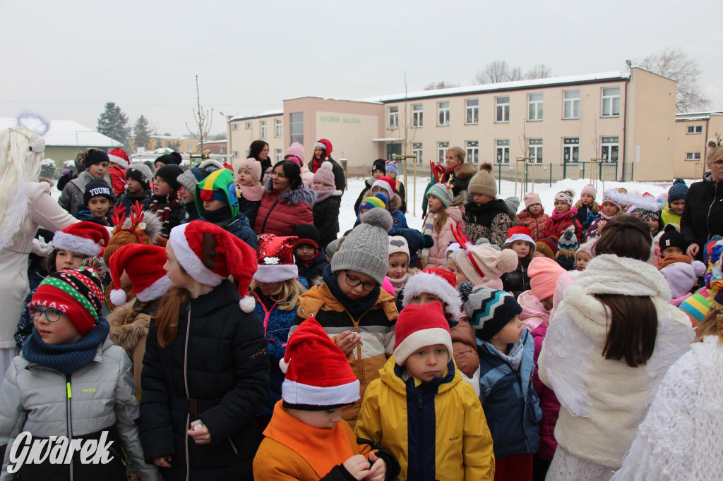 Św. Mikołaj zamienił sanie na autobus [GALERIA]