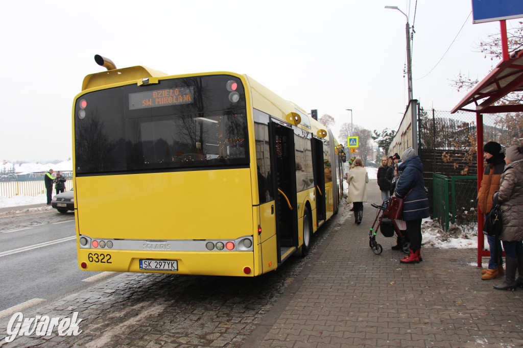 Św. Mikołaj zamienił sanie na autobus [GALERIA]