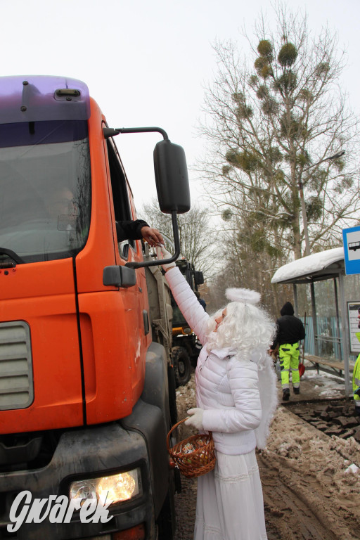 Św. Mikołaj zamienił sanie na autobus [GALERIA]