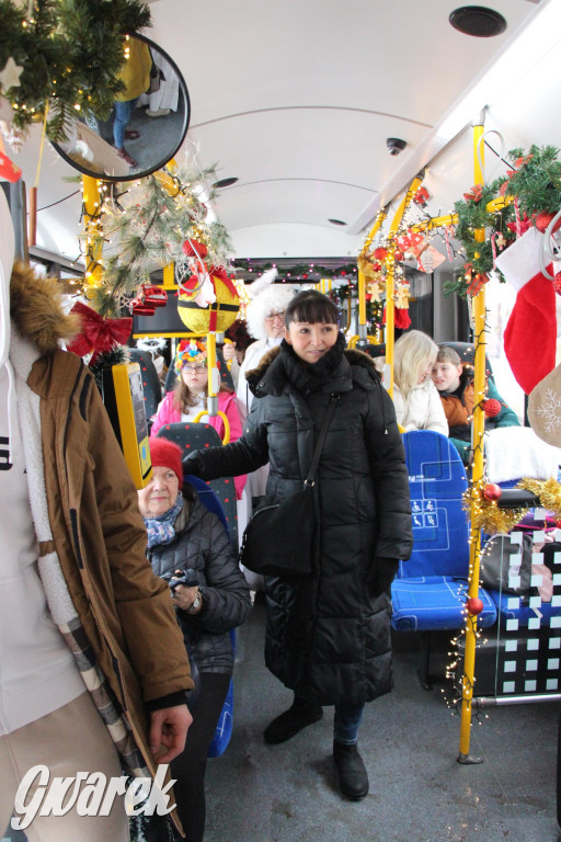 Św. Mikołaj zamienił sanie na autobus [GALERIA]