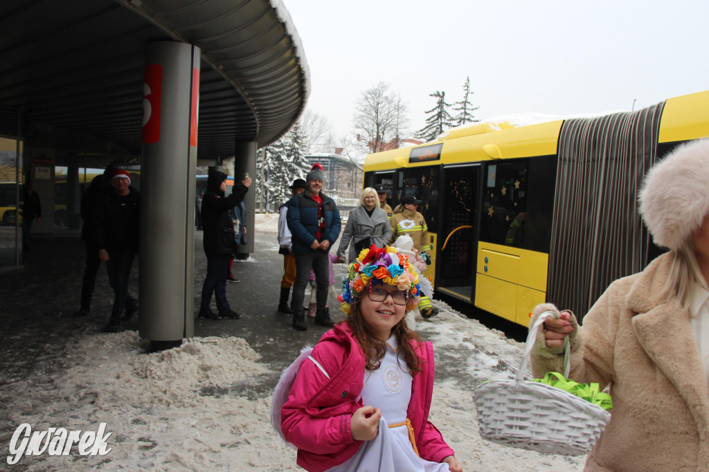 Św. Mikołaj zamienił sanie na autobus [GALERIA]