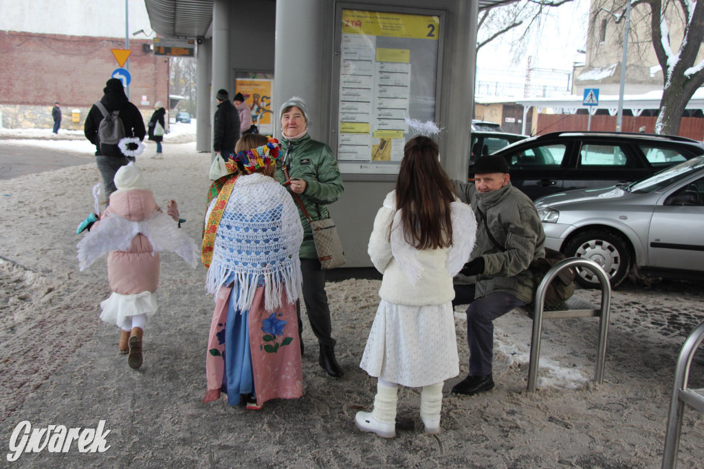 Św. Mikołaj zamienił sanie na autobus [GALERIA]