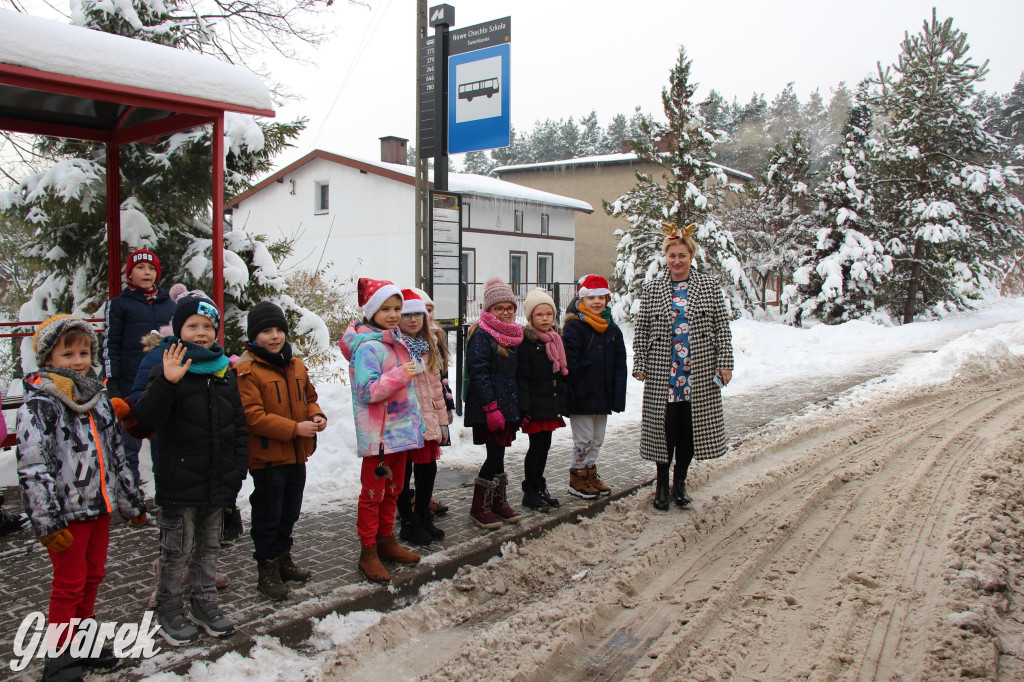 Św. Mikołaj zamienił sanie na autobus [GALERIA]