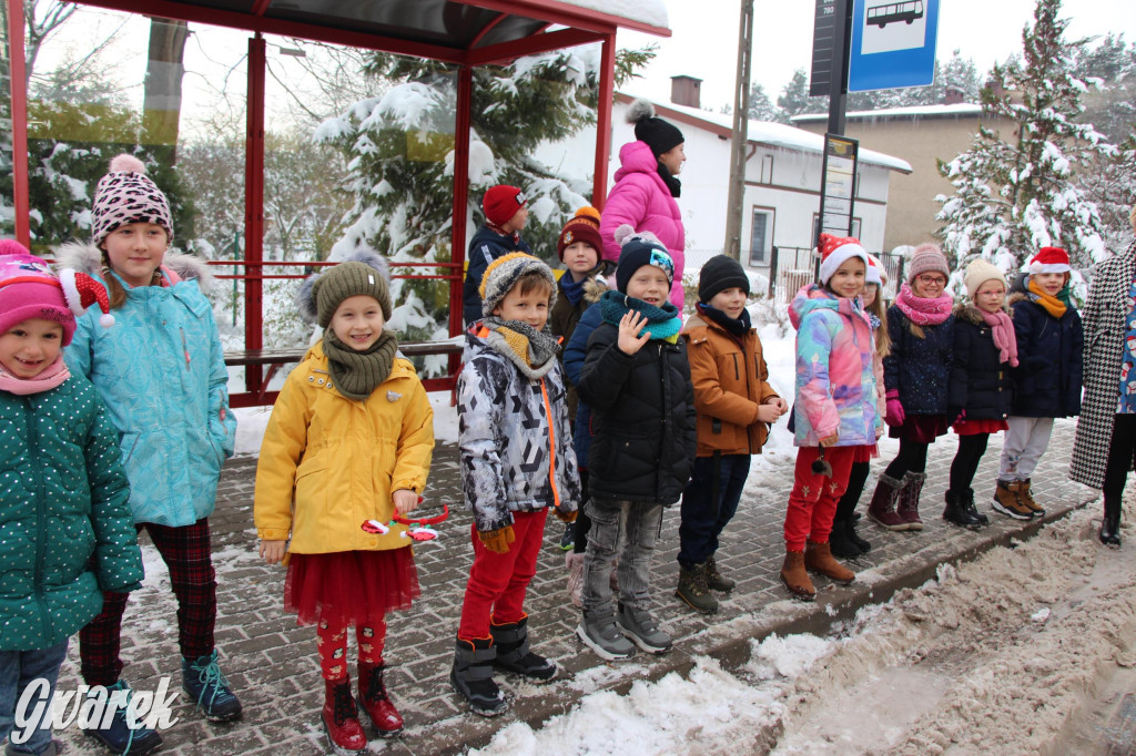 Św. Mikołaj zamienił sanie na autobus [GALERIA]