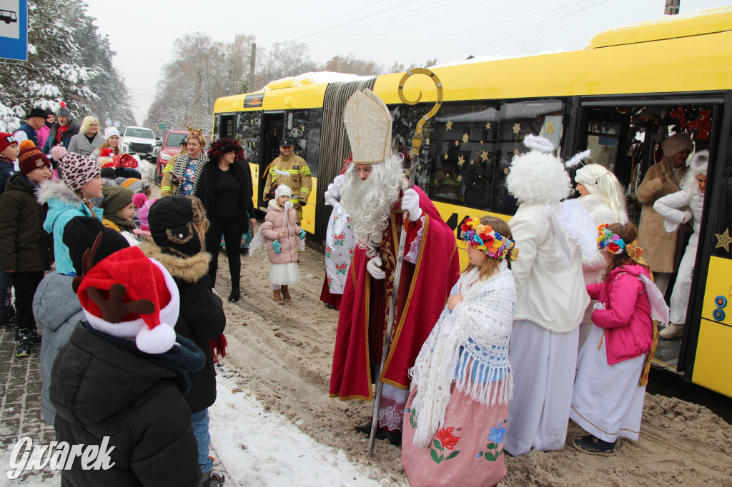 Św. Mikołaj zamienił sanie na autobus [GALERIA]