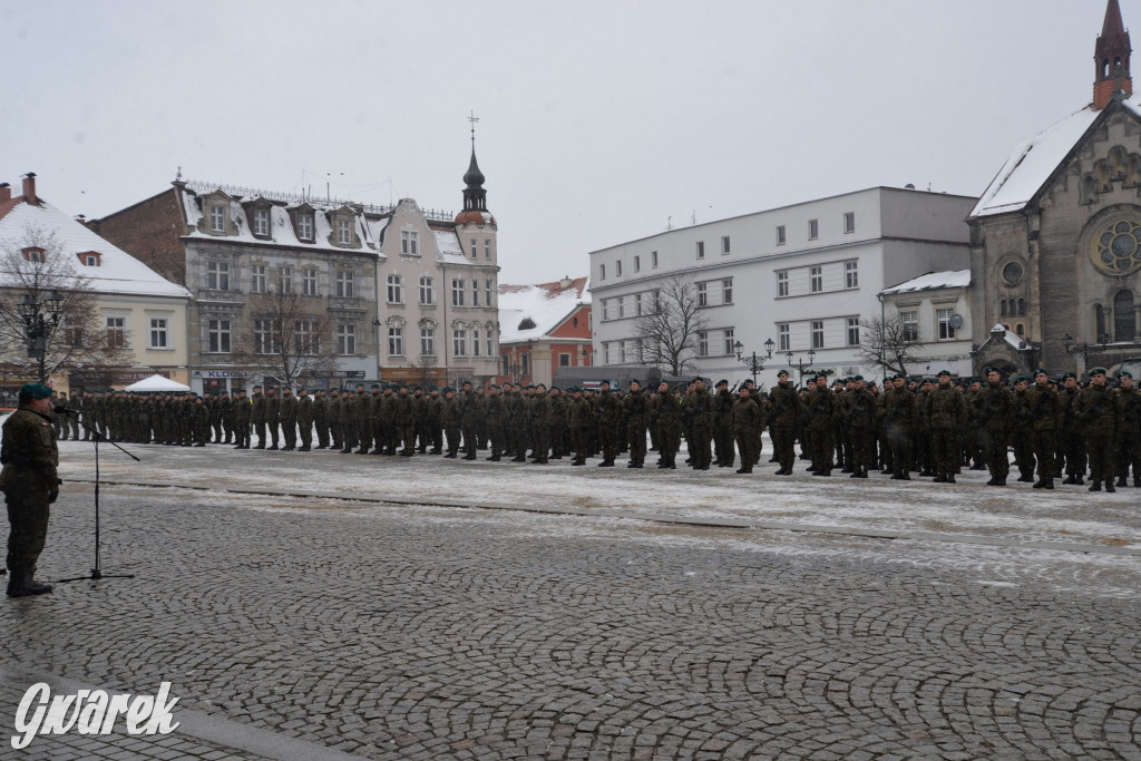 Tarnowskie Góry. Przysięga wojskowa na rynku