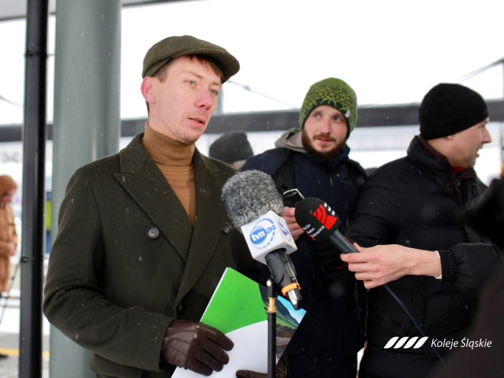 Tarnowskie Góry, Pyrzowice. Pierwsze kursy pociągów