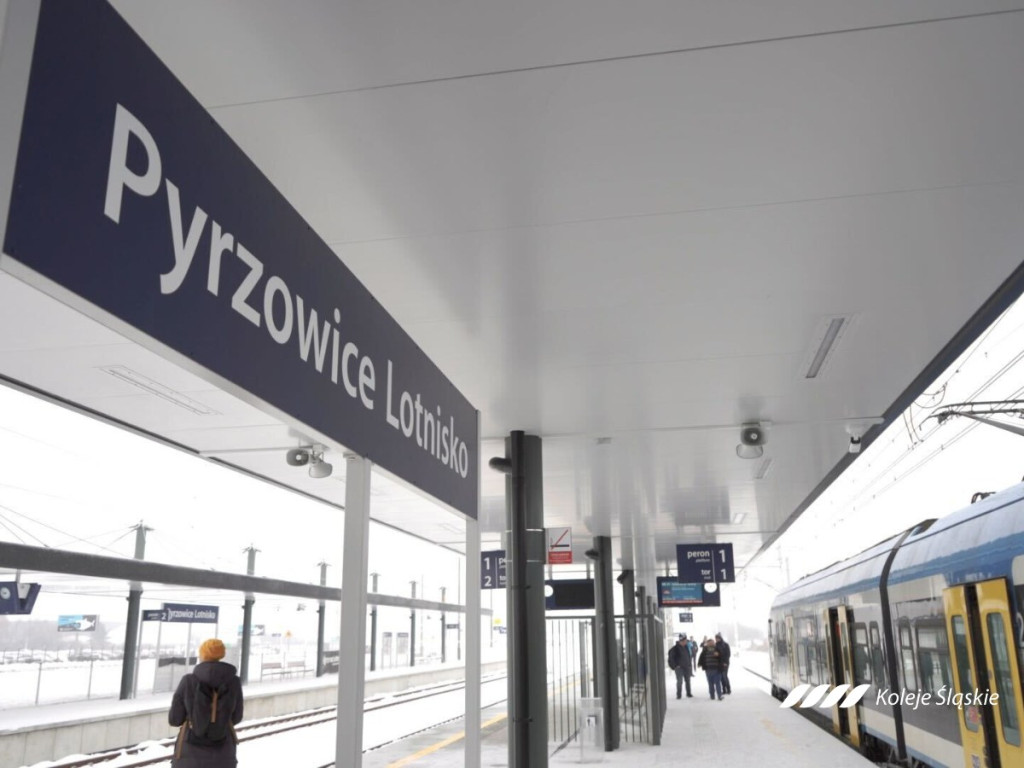 Tarnowskie Góry, Pyrzowice. Pierwsze kursy pociągów