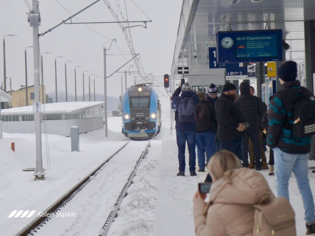 Tarnowskie Góry, Pyrzowice. Pierwsze kursy pociągów