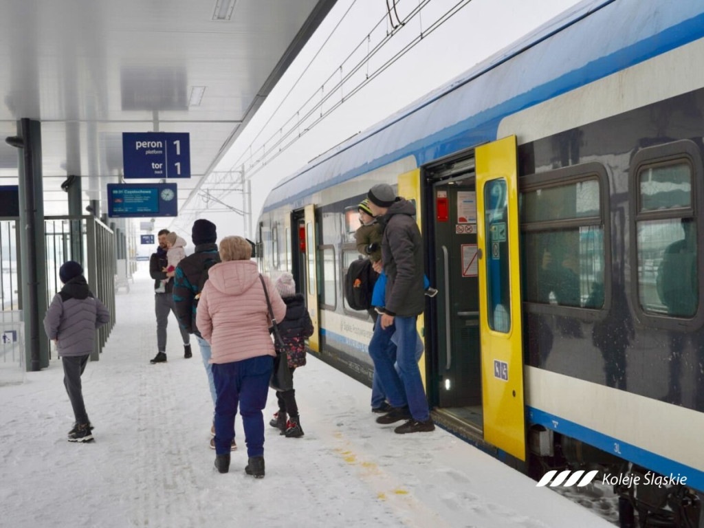 Tarnowskie Góry, Pyrzowice. Pierwsze kursy pociągów