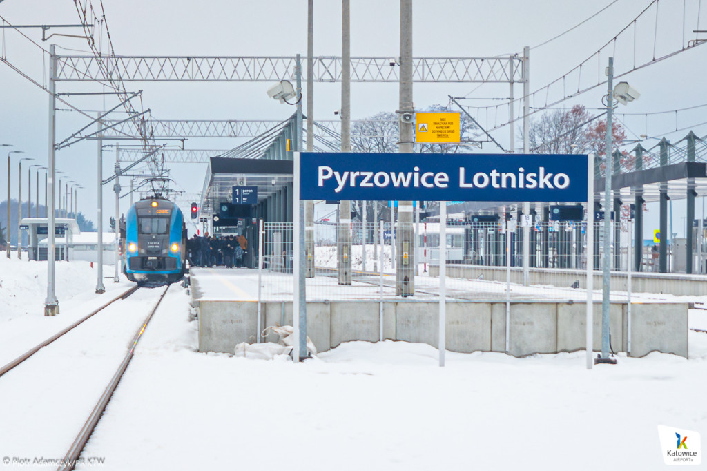 Tarnowskie Góry, Pyrzowice. Pierwsze kursy pociągów