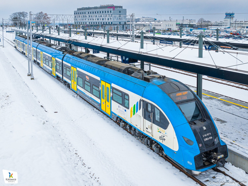 Tarnowskie Góry, Pyrzowice. Pierwsze kursy pociągów