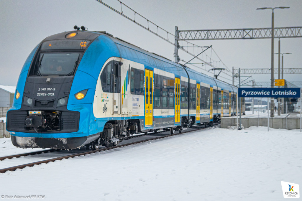 Tarnowskie Góry, Pyrzowice. Pierwsze kursy pociągów