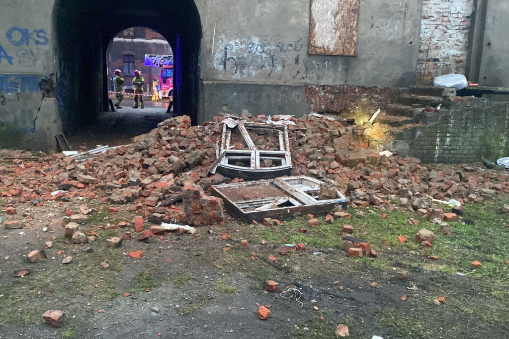 Zawaliła się trzykondygnacyjna kamienica