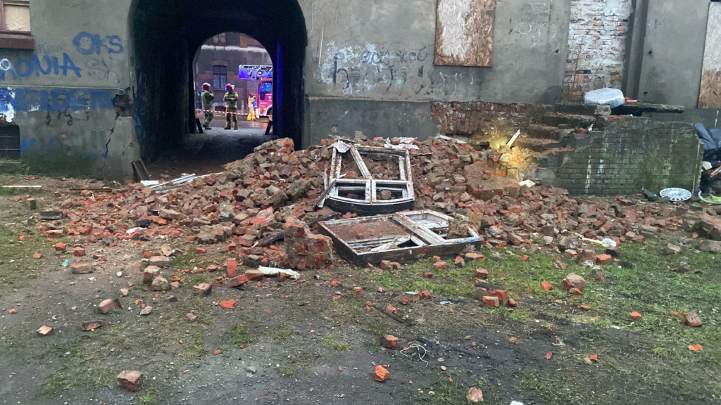 Zawaliła się trzykondygnacyjna kamienica