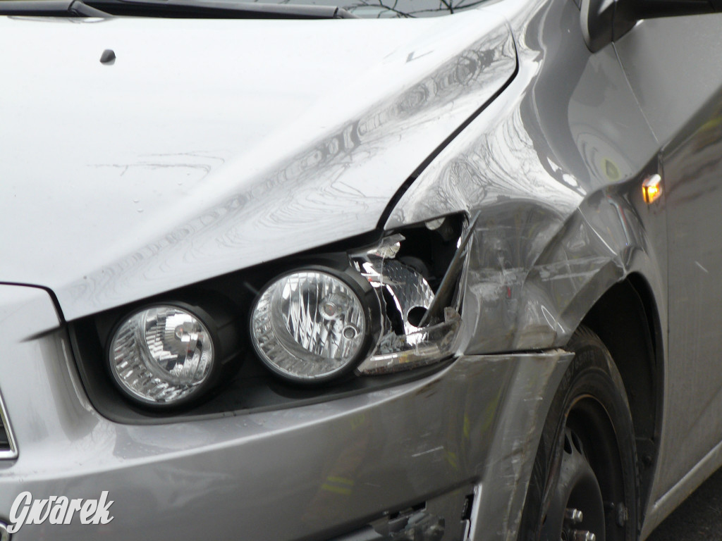 Tarnowskie Góry. Ranny mężczyzna, w aucie dziecko [FOTO]