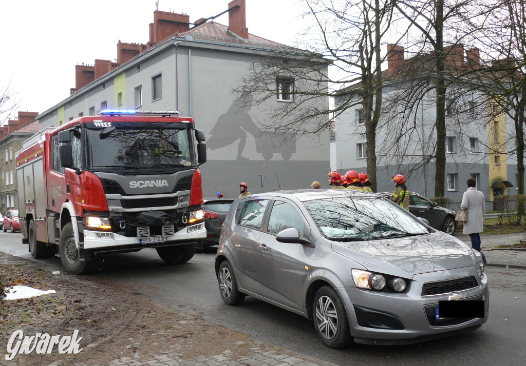Tarnowskie Góry. Ranny mężczyzna, w aucie dziecko [FOTO]