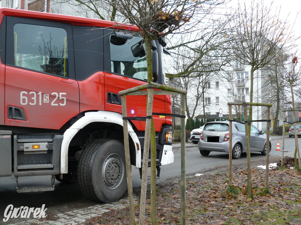 Tarnowskie Góry. Ranny mężczyzna, w aucie dziecko [FOTO]