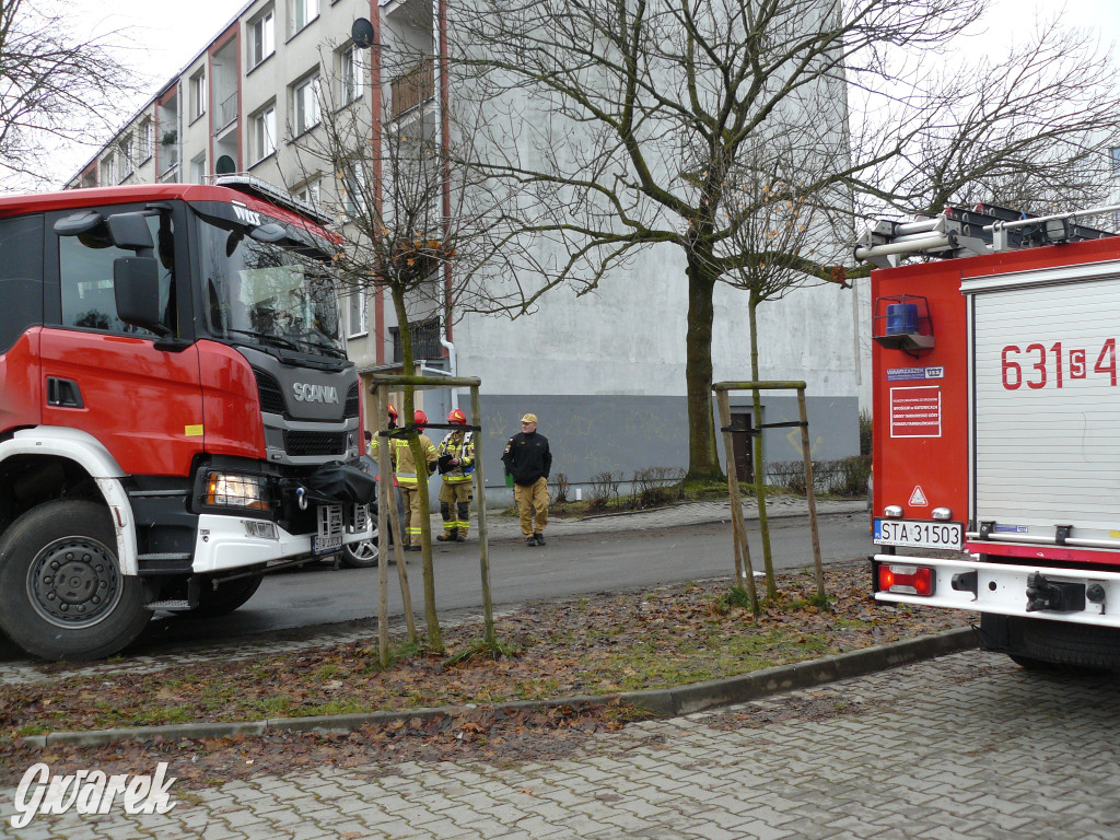 Tarnowskie Góry. Ranny mężczyzna, w aucie dziecko [FOTO]