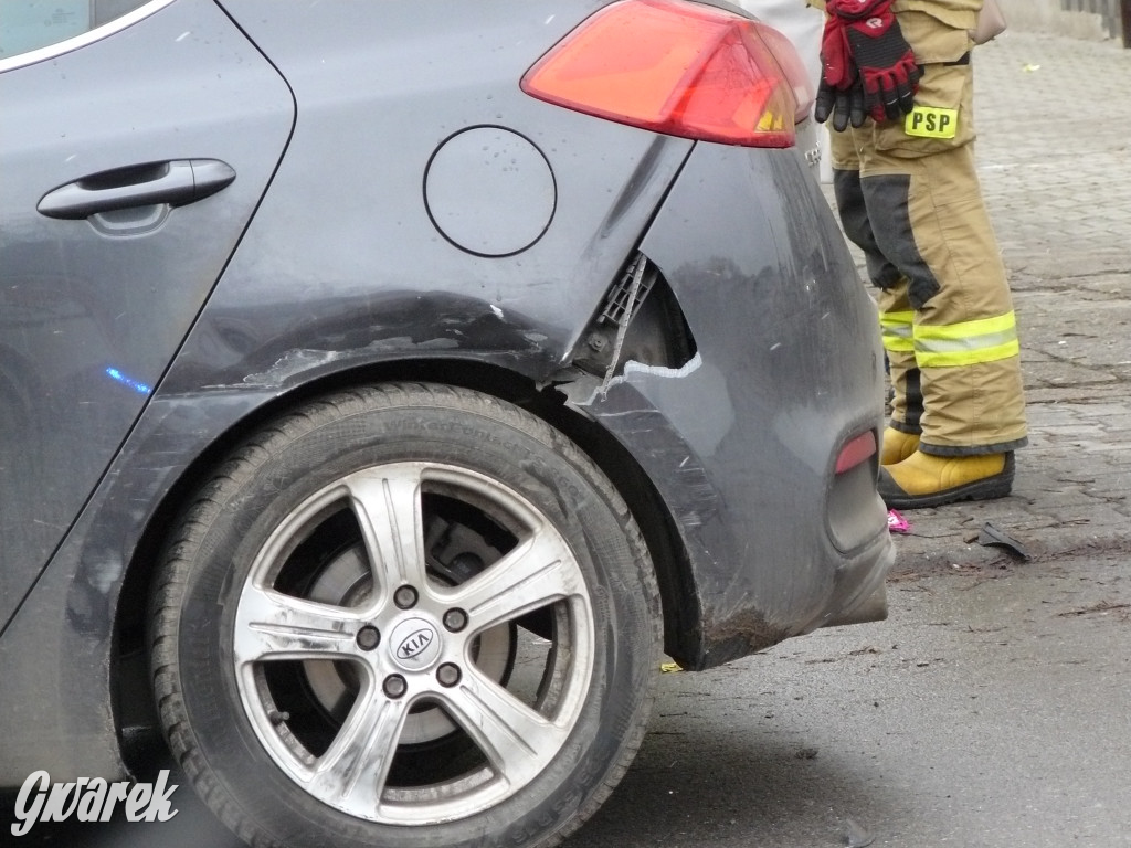 Tarnowskie Góry. Ranny mężczyzna, w aucie dziecko [FOTO]