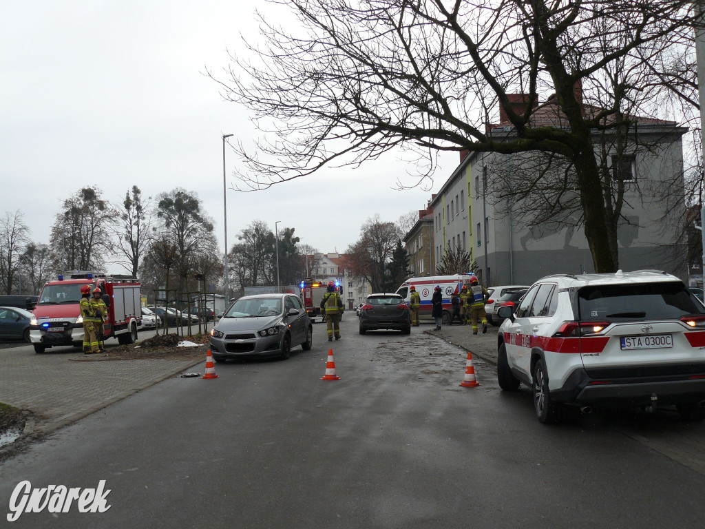 Tarnowskie Góry. Ranny mężczyzna, w aucie dziecko [FOTO]