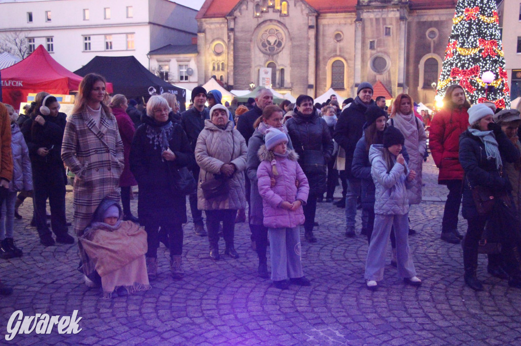 Tarnowskie Góry. Tłumy na jarmarku bożonarodzeniowym [FOTO]