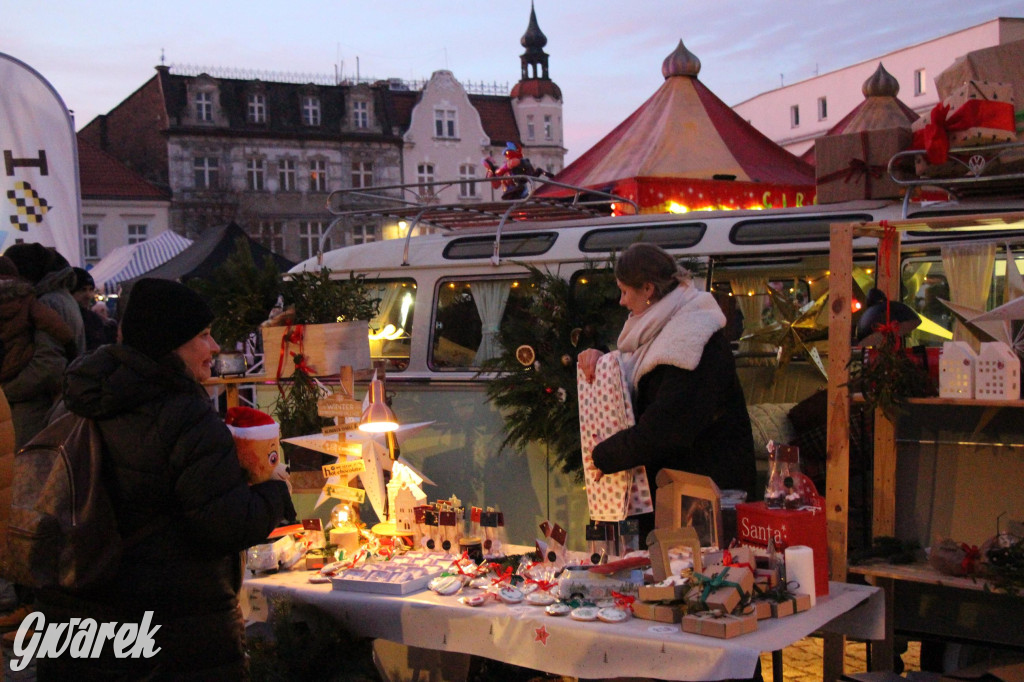 Tarnowskie Góry. Tłumy na jarmarku bożonarodzeniowym [FOTO]