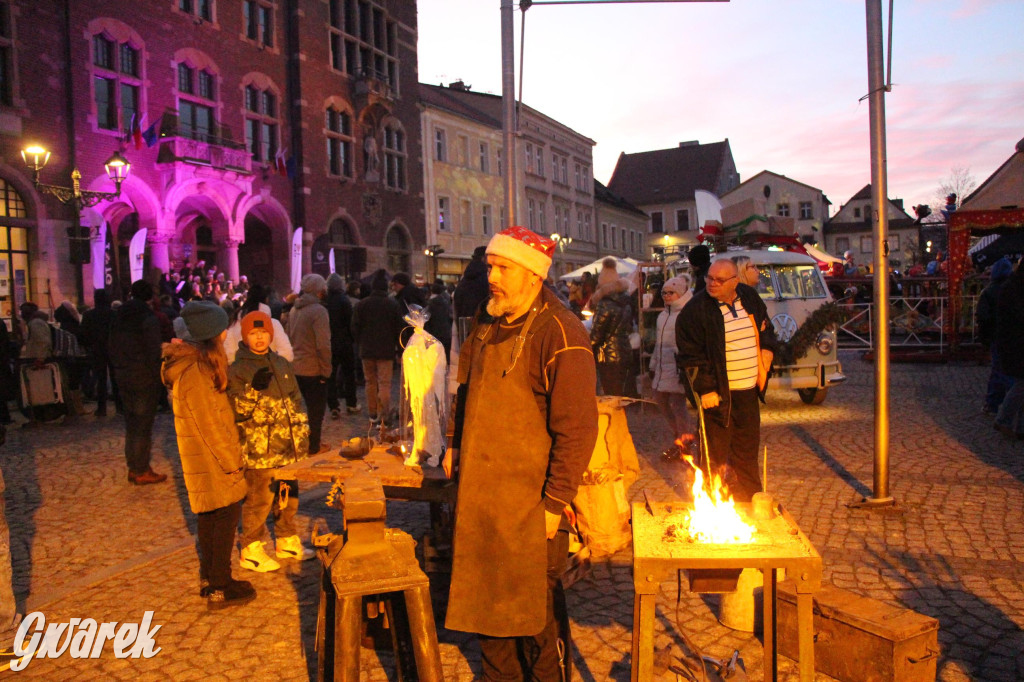 Tarnowskie Góry. Tłumy na jarmarku bożonarodzeniowym [FOTO]