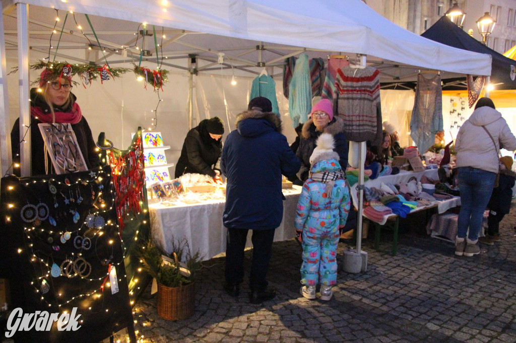 Tarnowskie Góry. Tłumy na jarmarku bożonarodzeniowym [FOTO]