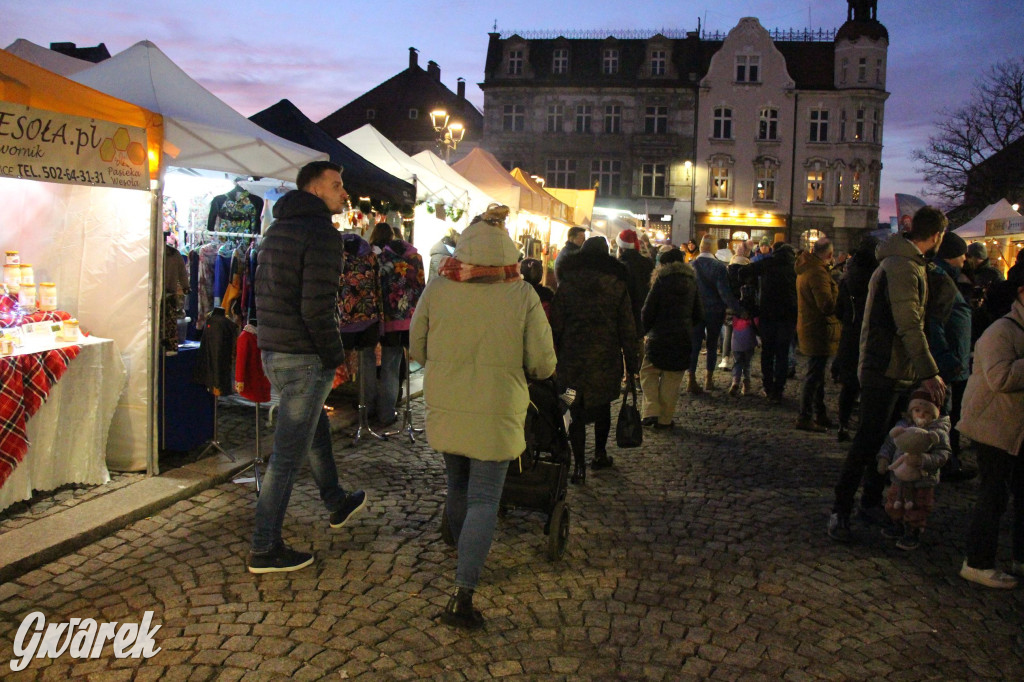 Tarnowskie Góry. Tłumy na jarmarku bożonarodzeniowym [FOTO]