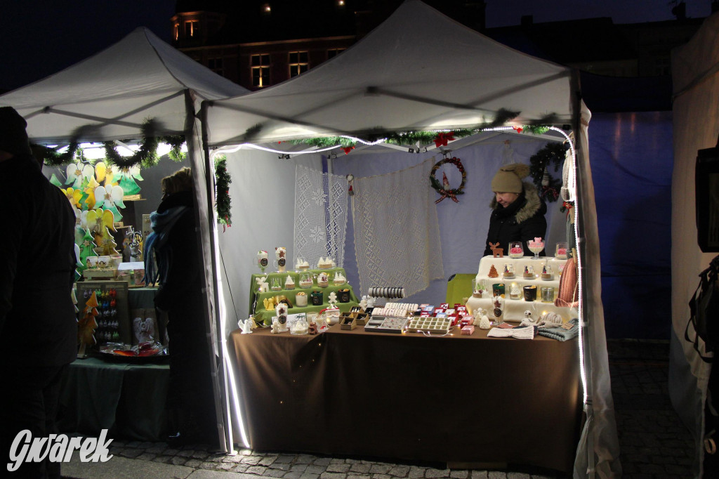 Tarnowskie Góry. Tłumy na jarmarku bożonarodzeniowym [FOTO]