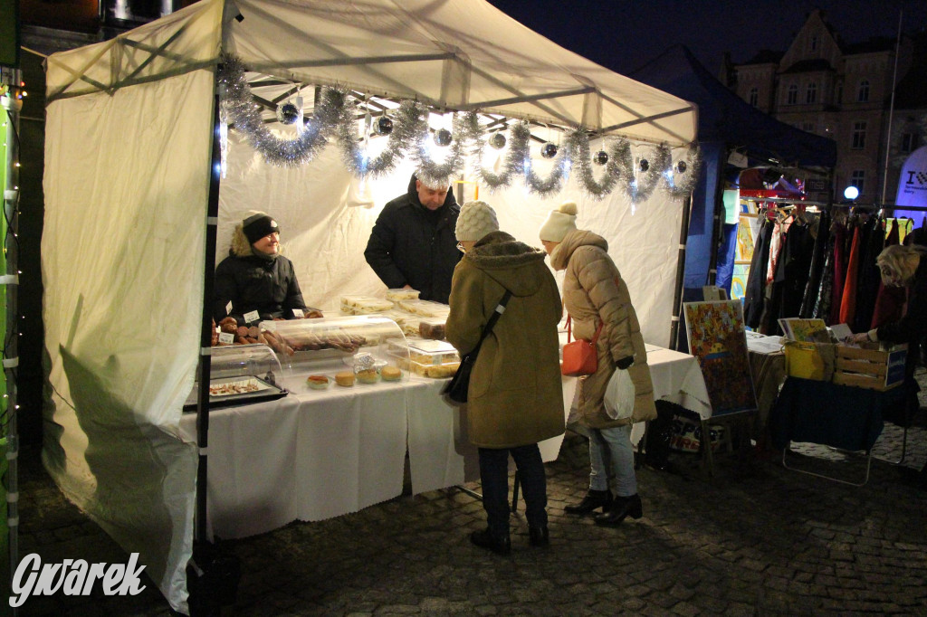 Tarnowskie Góry. Tłumy na jarmarku bożonarodzeniowym [FOTO]