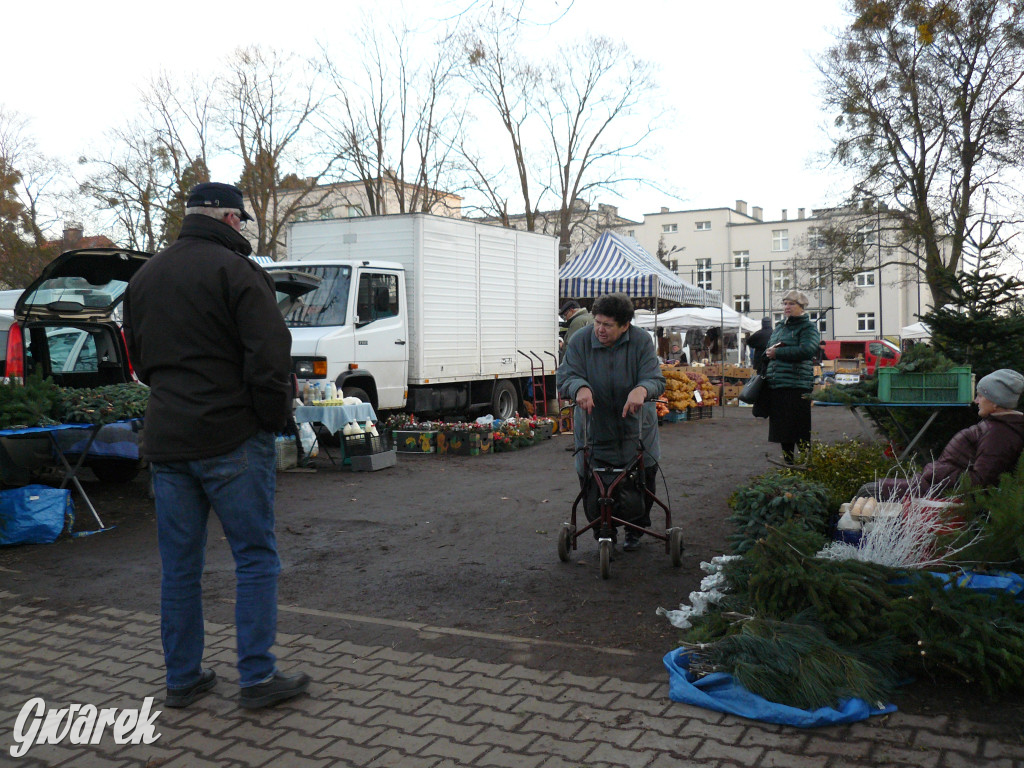 Tarnowskie Góry. Na targowisku przed świętami [FOTO]