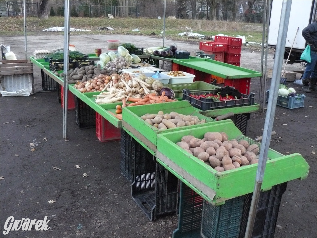 Tarnowskie Góry. Na targowisku przed świętami [FOTO]