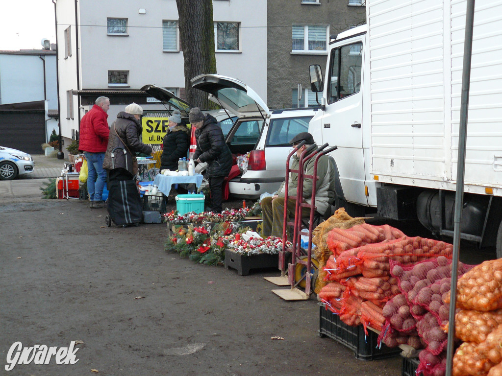 Tarnowskie Góry. Na targowisku przed świętami [FOTO]