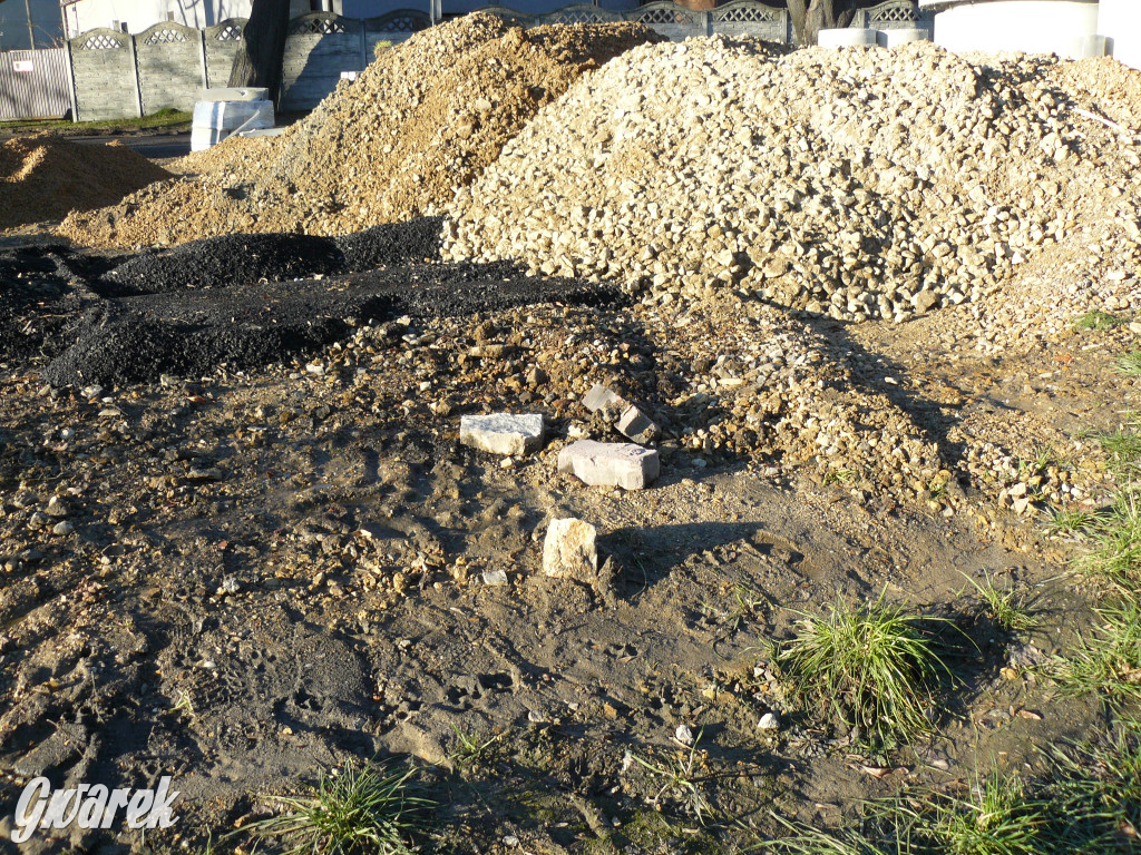 Tarnowskie Góry. Bałagan przy ul. Piestraka