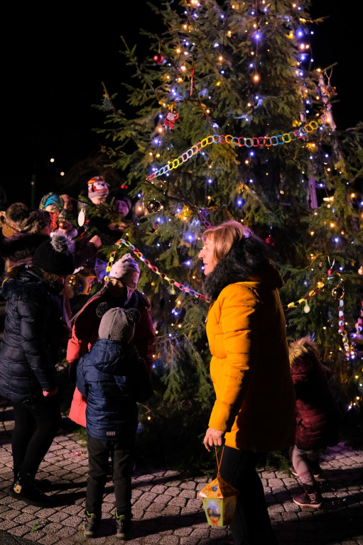 Sołtys zaprosił na strojenie choinki [FOTO]