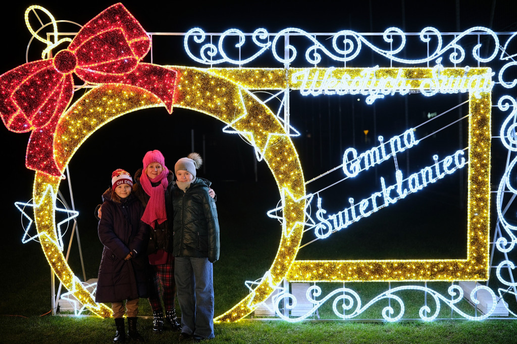 Sołtys zaprosił na strojenie choinki [FOTO]